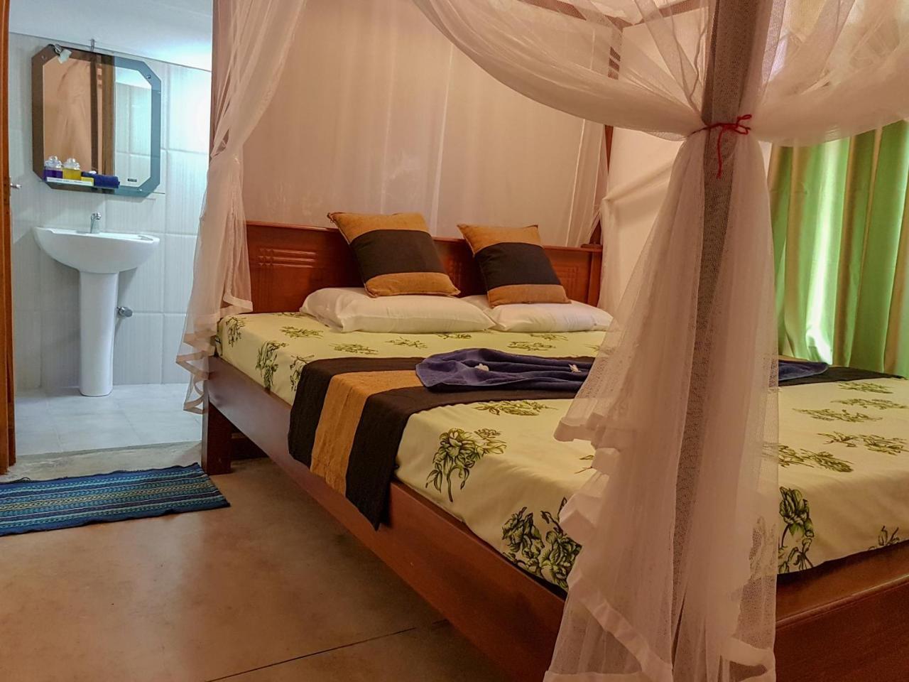 White Villa Beach Resort Mirissa Exterior foto